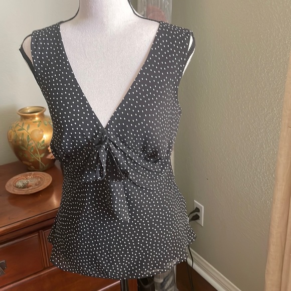 Adorable sleeveless lined polka dot blouse - Picture 1 of 8
